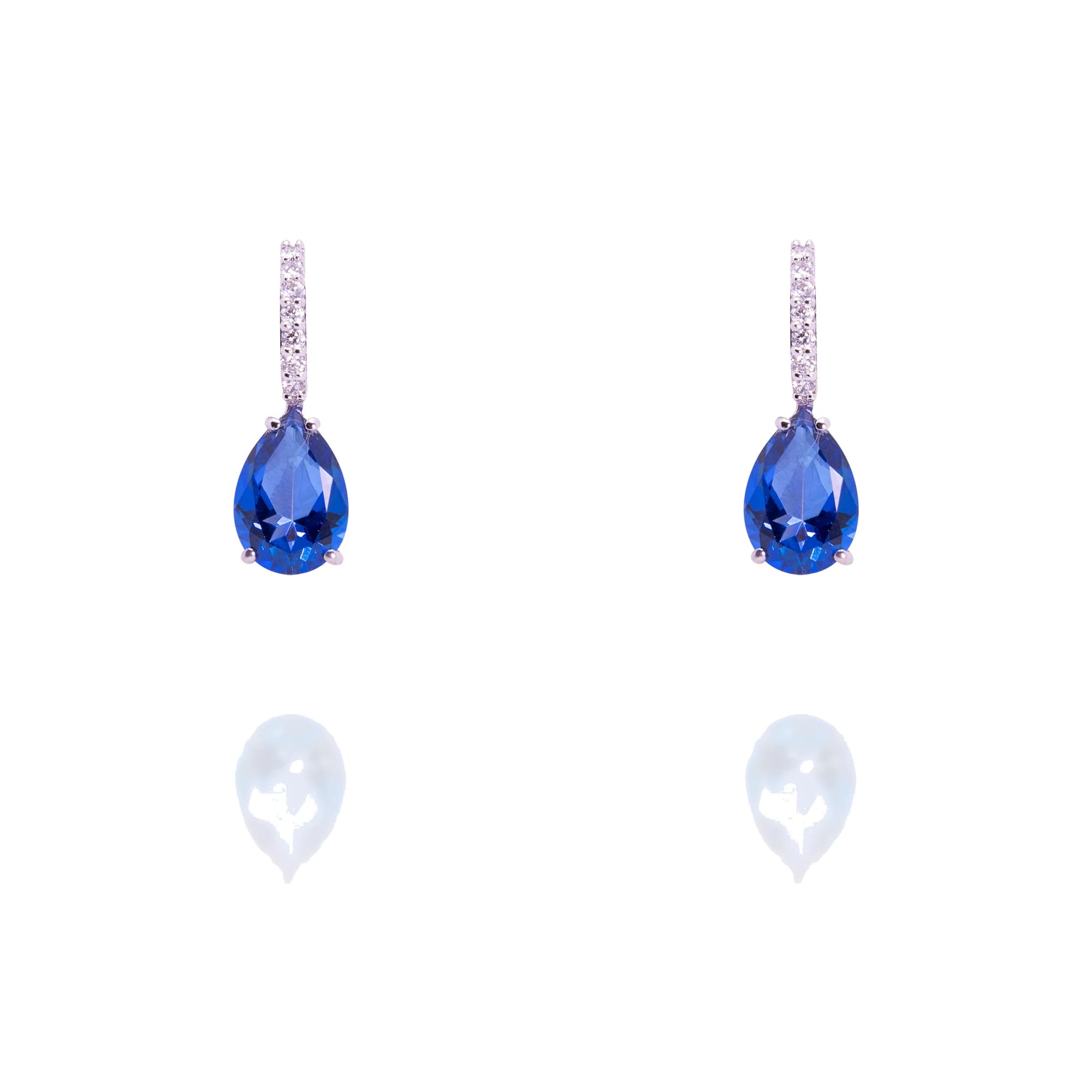 Pendientes brillantes y topacio