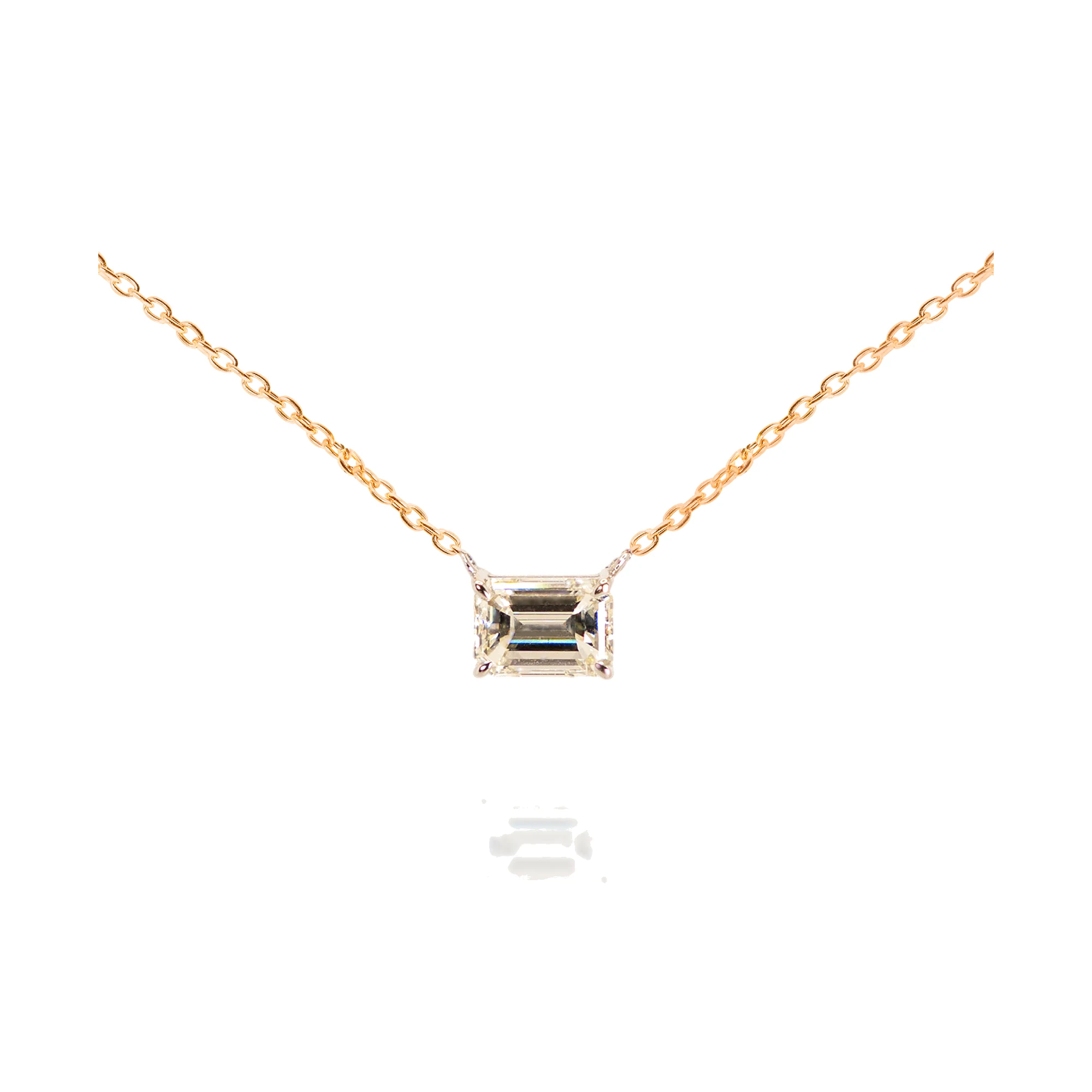 Colgante con diamante talla esmeralda