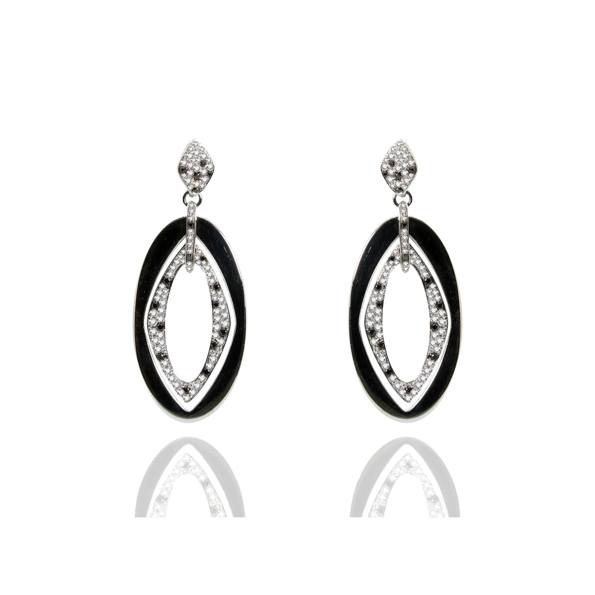 Pendientes oro blanco y brillantes blancos y negros
