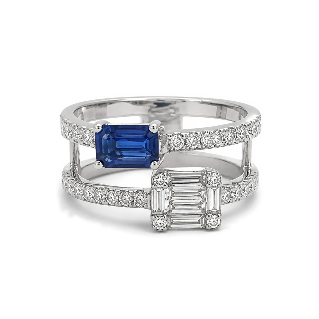 Anillo de zafiro azul y brillantes