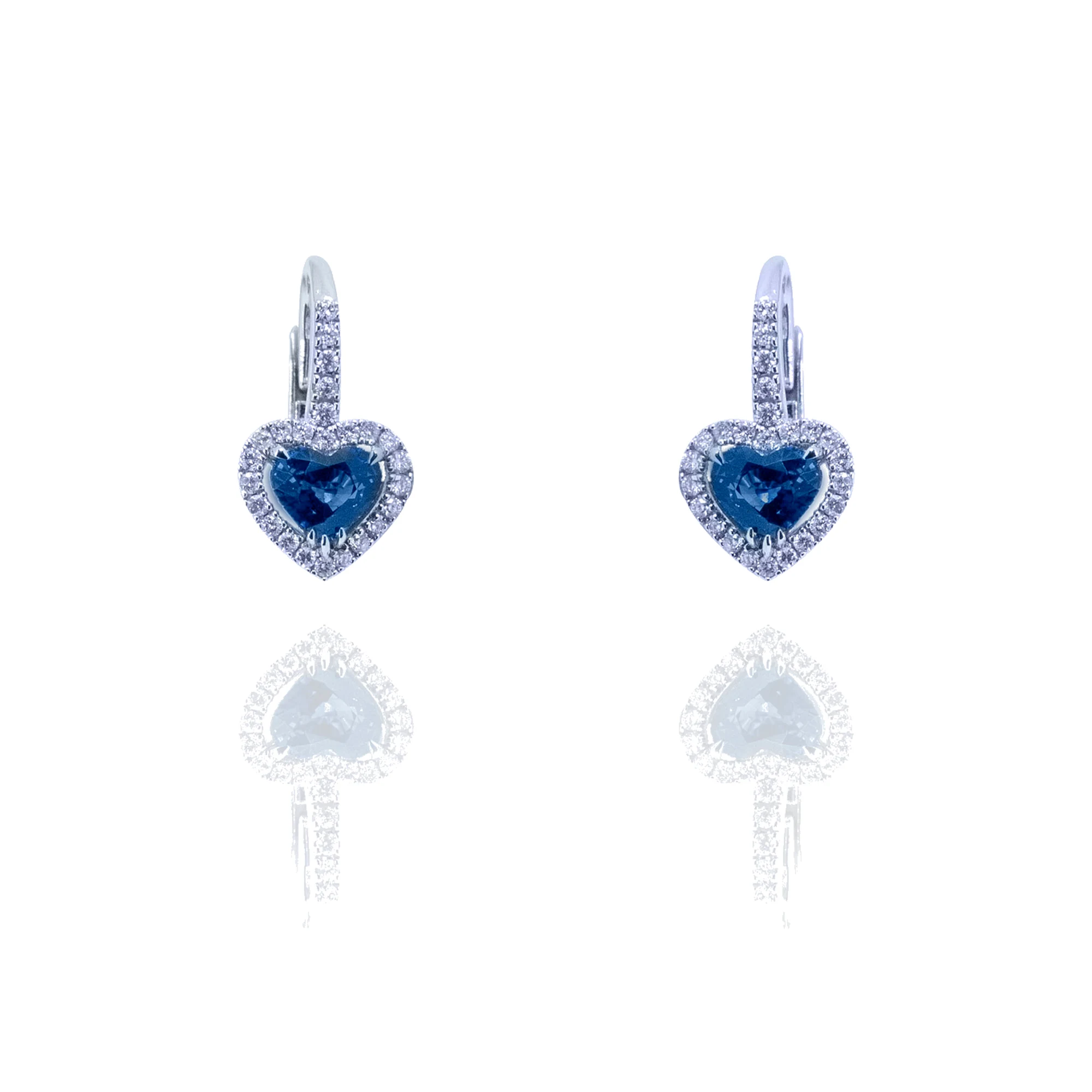 Pendientes montados en oro blanco, 50 brillantes combinados con zafiros azules