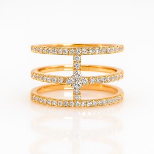 Anillo de oro con diamantes